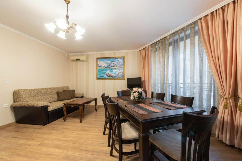 Vazov Residence , Two Bedroom Top Centre Apartment Varna Bagian luar foto