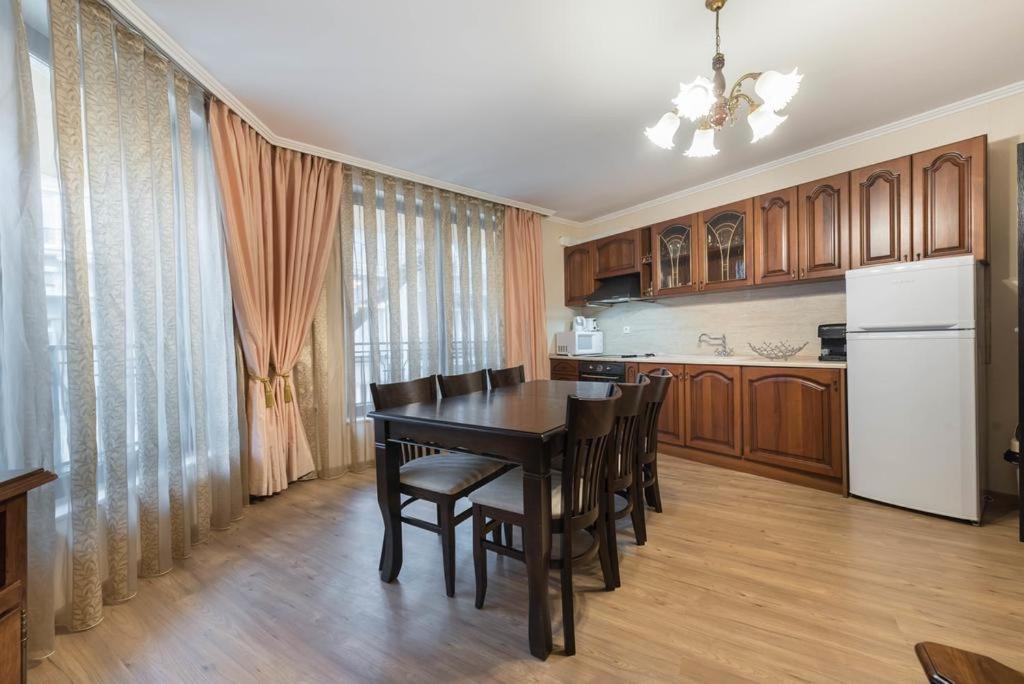 Vazov Residence , Two Bedroom Top Centre Apartment Varna Bagian luar foto