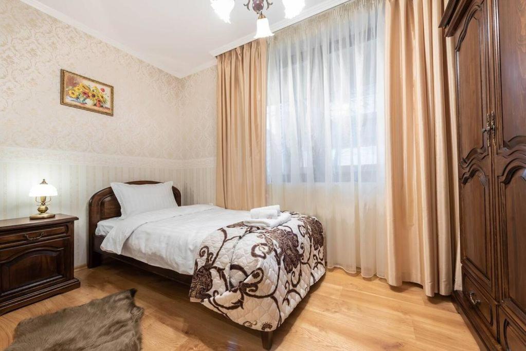 Vazov Residence , Two Bedroom Top Centre Apartment Varna Bagian luar foto